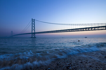明石海峡大橋の夜明け
