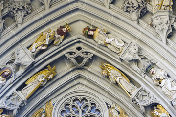 Obraz premium sculpture on the tympanum of the main portal of the cathedral, in Bern, Switzerland