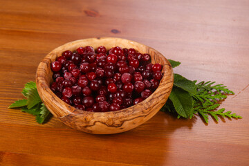 Cranberry in the wooden bowl