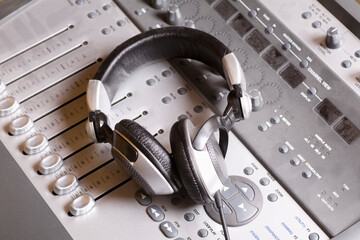 Mixing console and headphones