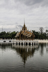 Palacio sobre el agua en Tailandia