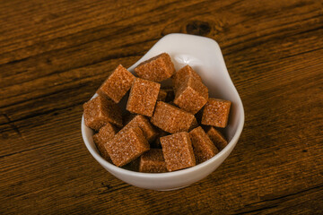 Cane sugar cubs in the bowl