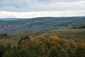 Fototapeta na wymiar Beautiful scenic view of the mountains in Western Pennsylvania. October, fall foliage.
