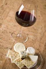 赤ワインとチーズ盛り合わせ