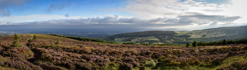 Fototapeta premium Beautiful Vista Sunrise Over Dublin Mountains