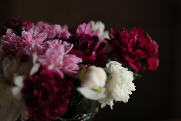 Obraz premium bouquet of pink and white flowers