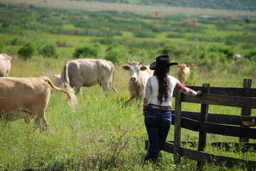 woman with cows © Cuauhtemoc