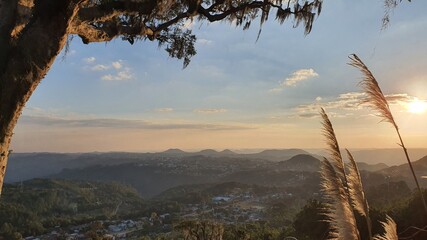 pôr do sol nas montanhas