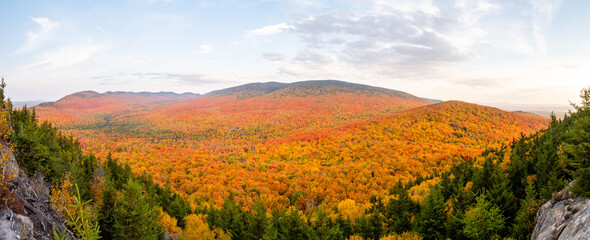 Fototapeta premium Panoramic view of colorful trees in the Mont-Megantic national park, Canada