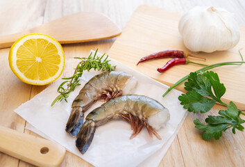 調理前のブラックタイガー