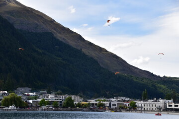 Obraz premium The view of mountains in Queenstown, New Zealand