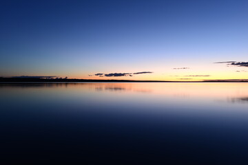 Obraz premium Calming twilight blue sky over calm purity water lake dusky dreamlike silence of nature