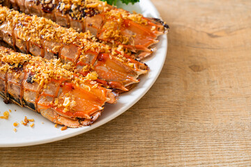 Fried Mantis Shrimp with Garlic