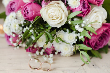 bouquet of pink roses, bridal bouquet of roses, bridal bouquet with wedding rings, wedding rings