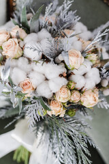 winter bridal bouquet, bridal bouquet of roses and flax