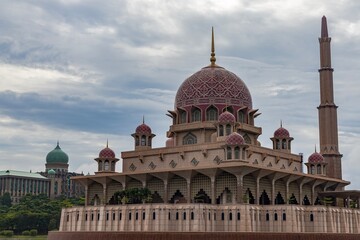 Naklejka premium The Putra Mosque (Malay: Masjid Putra) is the principal mosque of Putrajaya, Malaysia