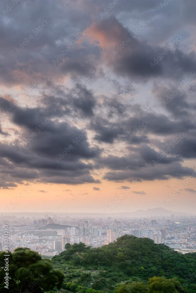 Wall mural cityscape of sunset