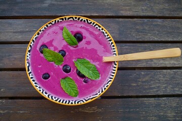 purple berry smoothie bowl