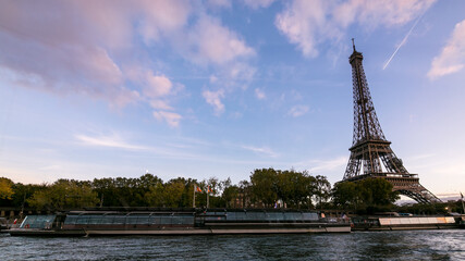 Fototapeta na wymiar The Seine river at Sunset