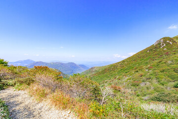 初秋のくじゅう連山と登山道　大分県玖珠郡　Kujuurenzan and Trail early autumn Ooita-ken Kusu-gun