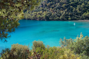 Fototapeta na wymiar Scenic Blue lagoon with turquoise water at Oludeniz, Turkey