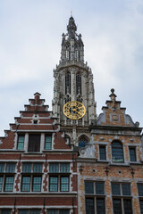 Fototapeta na wymiar ベルギー　アントワープの旧市街に建つ聖母大聖堂・ノートルダム大聖堂