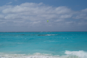 Fototapeta na wymiar kite surfing on the sea