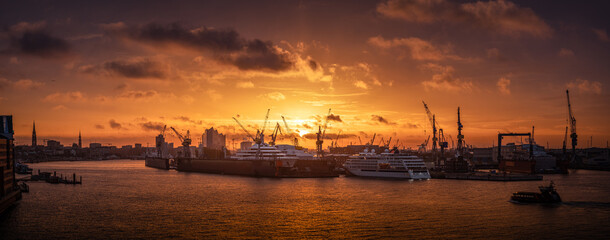 Sunrise over the Hamburg harbour 
