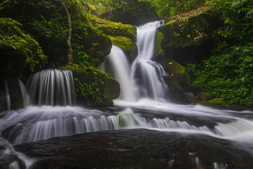 Fototapeta premium Beautiful waterwall in Phu-Hin-Rong-Kla national park Pitsanulok province, ThaiLand.