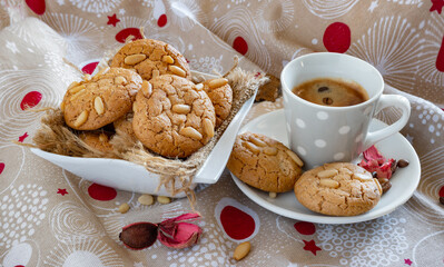 Delicious pine nut biscuits