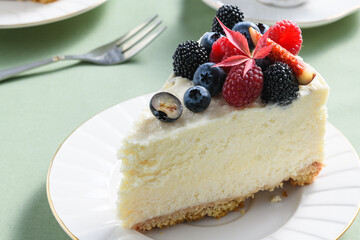 cheesecake with figs, berries and coffee