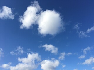 空と雲の青空背景