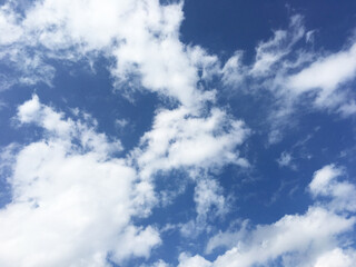 Naklejka na ściany i meble 空と雲の青空背景