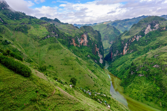 View of Tu San abyss alley from Ma Pi Leng pass in Meo Vac district, Ha Giang province.