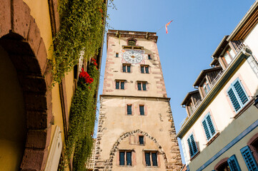 Ribeauvillé, Metzgerturm, Turm, Torturm, Weindorf, Weinstrasse, Elsass, historische Häuser, Herbst, Stadtmauer, Grand Est, Haut-Rhin, Frankreich