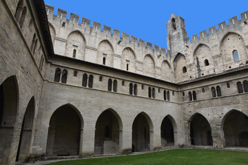 Fototapeta na wymiar Cloître du palais des Papes à Avignon, France