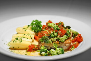 tuna with potatoes, broccoli and chopped tomato sauce