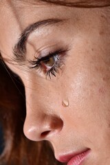 Portrait d'une femme qui pleure