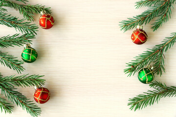 Obraz na płótnie Canvas christmas layout with fir branches and balls