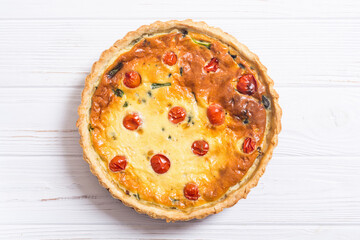 Spinach Quiche lorraine with tomatoes