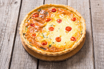 Spinach Quiche lorraine with tomatoes