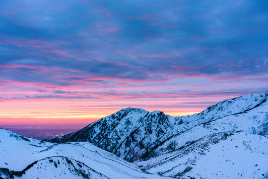 夕焼けに染まる初冬の大日岳 © Kazuo Katahira