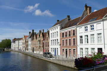 Fototapeta na wymiar canal in Brugge