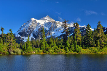 Mt Shuksan in Autumn, Washington-USA