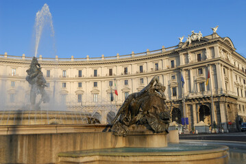 Fototapeta na wymiar Morning at the Fountain of the Naiads in Piazza della Republica Rome