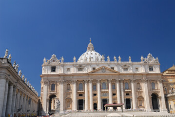 Fototapeta na wymiar Facade of St Peters Basilica and square in Rome