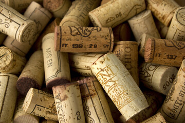たくさんのワインのコルク