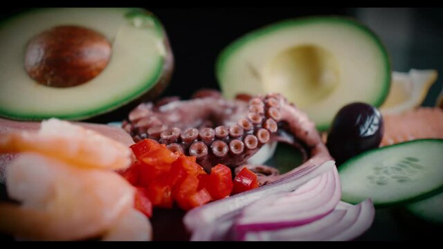 Close up de Tabla de Ingrediente para sushi, frescos y limpios.  HD Slider 