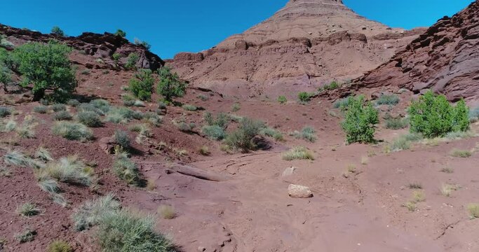 Aerial flight along Castleton valley