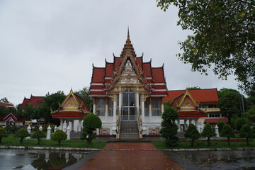 Fototapeta na wymiar タイ　ハジャイの仏教寺院　ワットハートヤイナイ